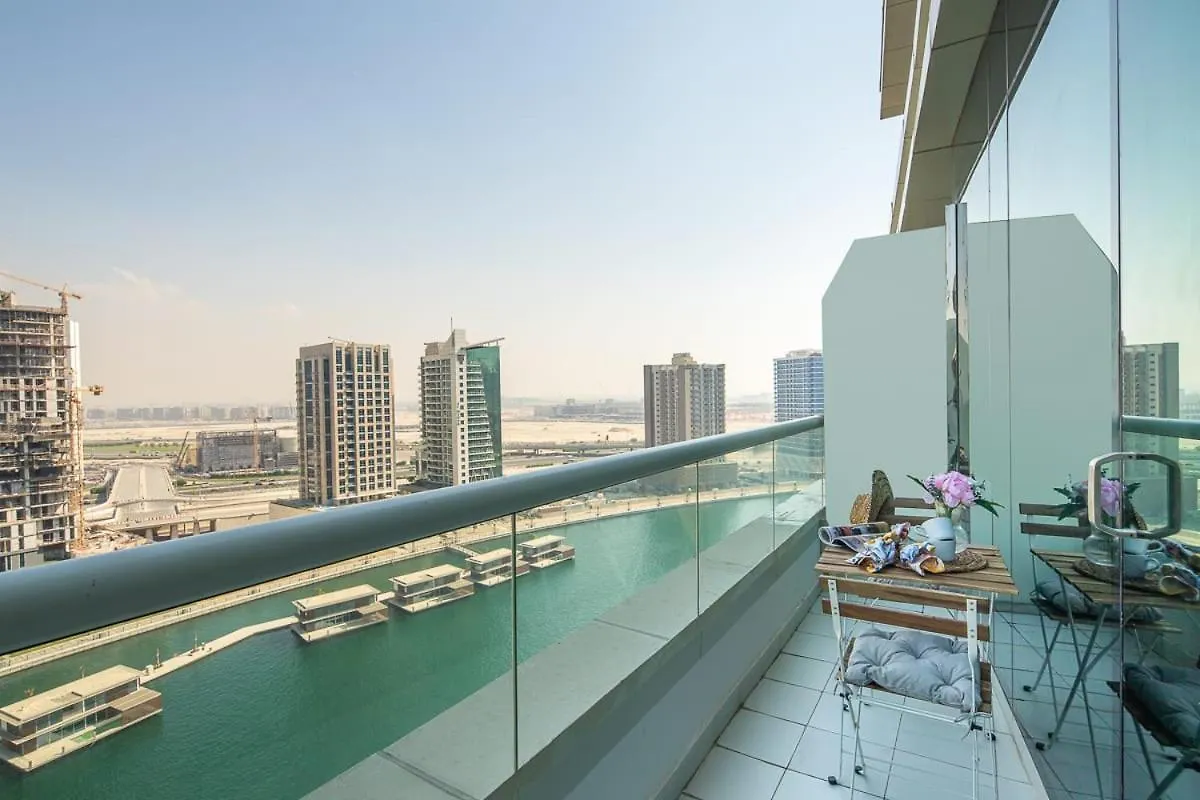 Apartment Frank Porter - Damac Canal Views Dubai